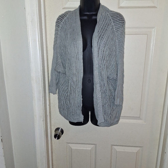 Express thin sweater 3/4 sleeve no buttons or snaps size medium - Picture 1 of 5